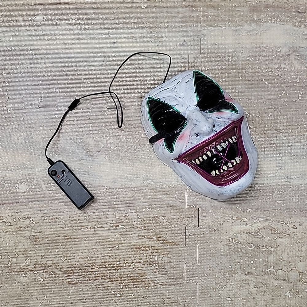 JOKER LIGHT UP MASK OSFM BATTERIES INCLUDED.